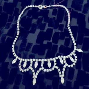 Beautiful Vintage astra rhinestone necklace